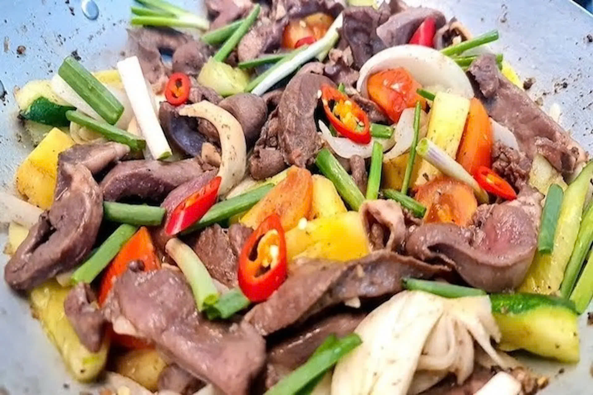 Cật gan heo xào thập cẩm