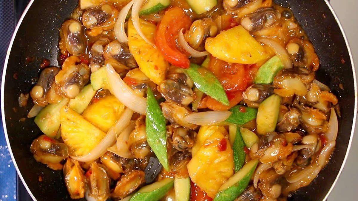 Ruột sò xào dứa cà chua