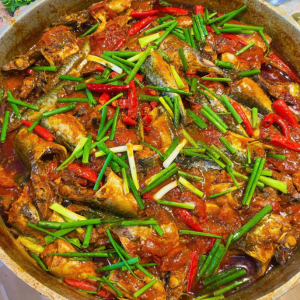 Cá nục kho cà chua