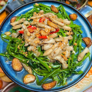 Ốc móng tay xào rau muống