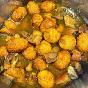 Thịt kho trứng cút