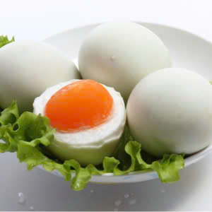 Trứng vịt muối – Hiền Nhuần (Hộp 10 quả)